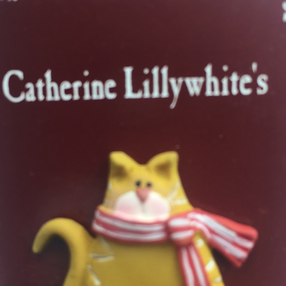 Catherine Lillywhite’s Christmas Holiday Cat with Scarf Pin Brooch Gail West New - Picture 6 of 7